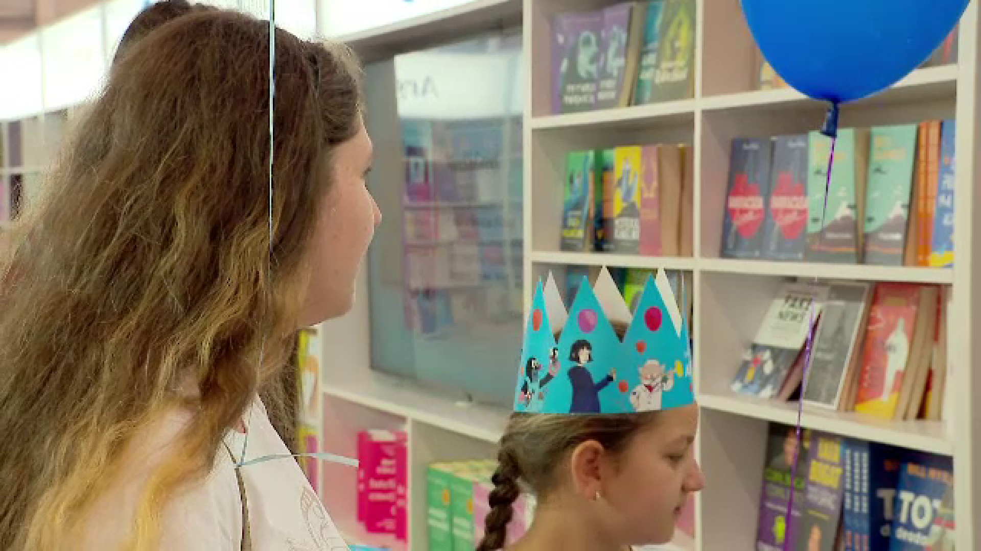 Bookfest și-a redeschis porțile, după doi ani de restricții. Cum încearcă editurile să-i atragă pe cititori