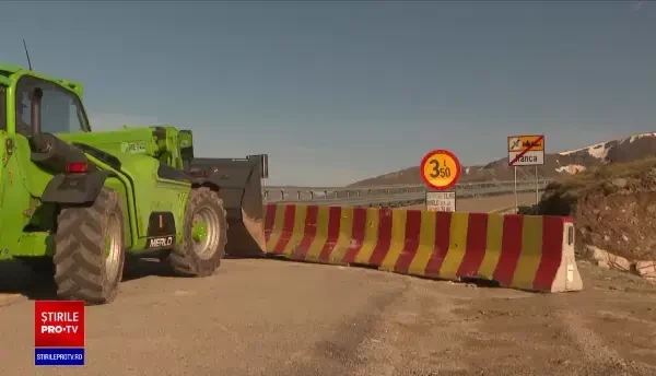 S-a redeschis circulația mașinilor pe Transalpina. Zăpada aproape a dispărut