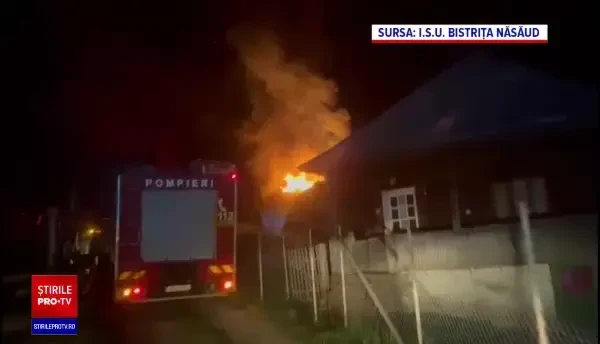 Noapte de coșmar pentru doi copii și mama lor. Casa lor a fost cuprinsă de flăcări, în toiul nopții