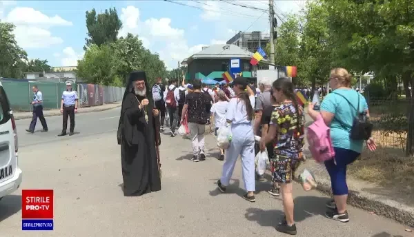 Procesiune cu sute de credincioși în Galați. Creștinii ortodocși au sărbătorit Înălțarea Domnului și Ziua Eroilor