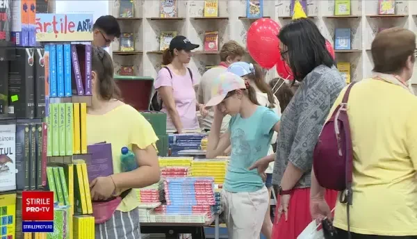 După doi ani de pauză, Bookfest și-a redeschis porțile. Ce titluri au impresionat vizitatorii