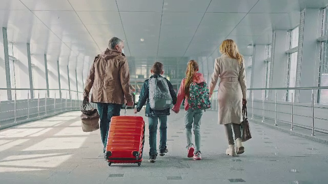 „Conectat la România”. Cum pot primi ajutor de specialitate gratuit românii din diaspora care vor să revină în țară