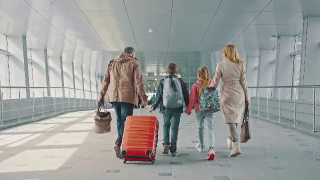 Cum pot fi ajutaţi românii din diaspora să se întoarcă acasă. Soluţiile oamenilor de afaceri din țara noastră