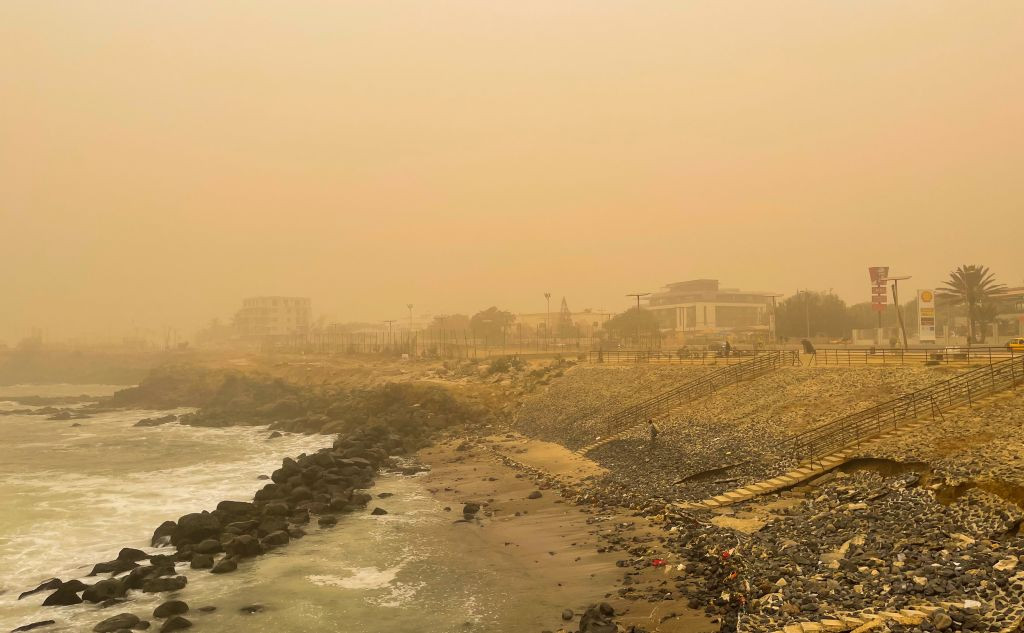 Capitala Senegalului a fost acoperită de un strat gros de praf. Care este motivul