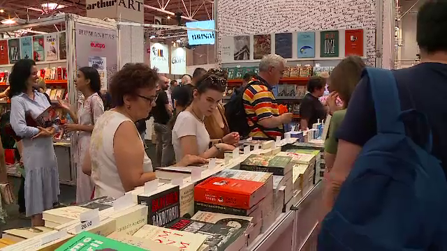 Culoarele de la Bookfest au arătat ca marile bulevarde în zi de promenadă. ”A fost plin ca niciodată”