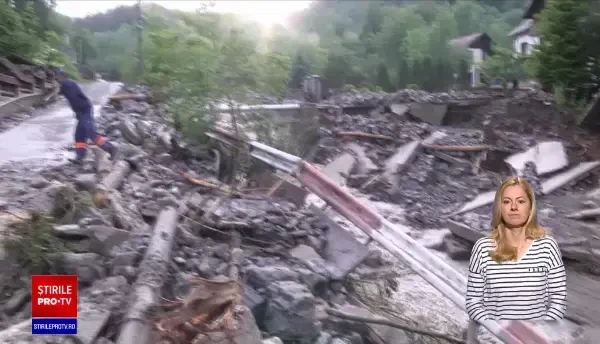 O ploaie torențială a făcut prăpăd într-un sat de munte din Dâmbovița. Localnicii dau vina pe autorități