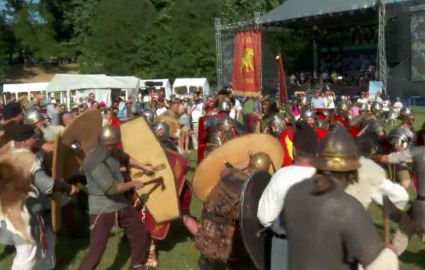 Bătălia dintre daci și romani, rescrisă la Sărata Monteoru. I-a impresionat mai ales pe copii