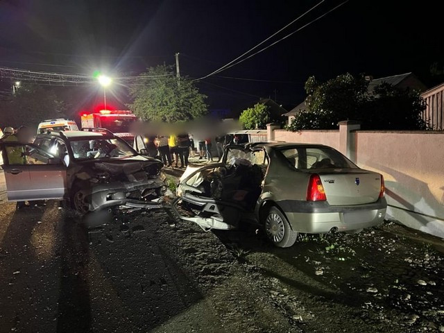 Accident cu 4 victime, produs în Suceava de un refugiat ucrainean beat. Mașina victimelor urma să intre în curtea casei
