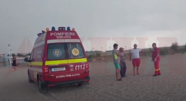 Un tânăr a fost scos inconştient din mare, în Costineşti, apoi a murit. Avea un traumatism cranian grav