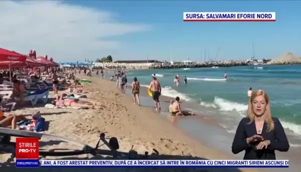Plajele, luate cu asalt de turiști în primul weekend de vară. Mai multe persoane, salvate în ultima clipă din marea agitată