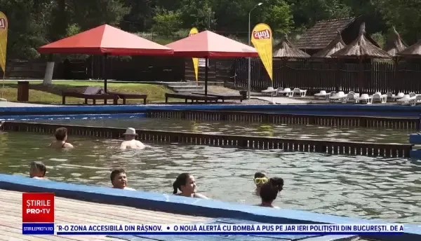 Ștrandul cu apă sărată dintr-o comună din Mureș, amenajat cu milioane de euro. Vin turiști chiar și din străinătate