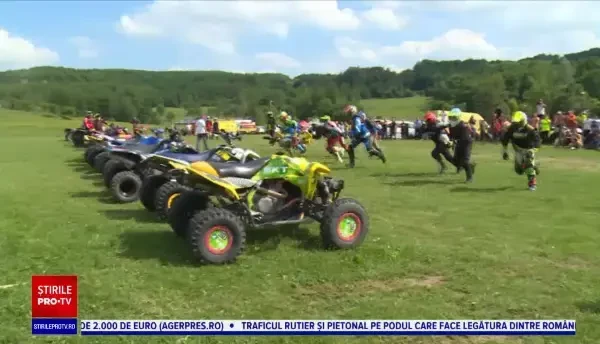 Zeci de pasionați de enduro-cross s-au întrecut pe dealurile din Moreni. Traseul, nelipsit de peripeții