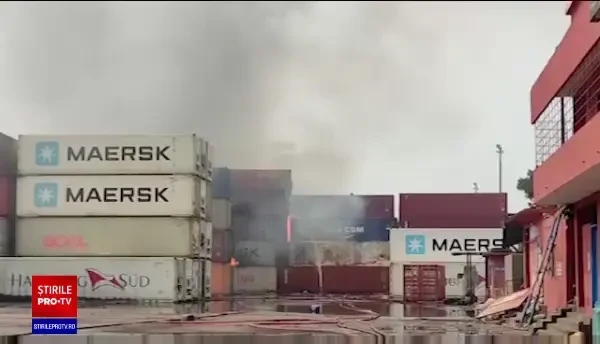 Incendiu de proporţii la un depozit de containere din Bangladesh. Cel puţin 49 de oameni au murit