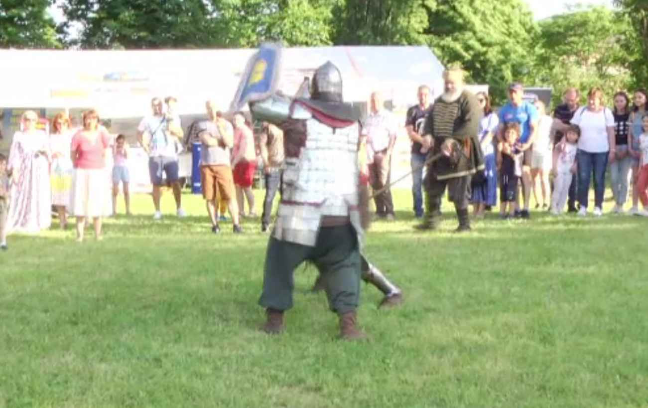 S-a redeschis Curtea Domnească din Târgovişte. Spectacol cu săbii și armuri din 1800