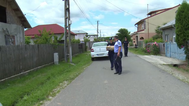 O fetiță de doi ani s-a electrocutat după ce a băgat un cablu neizolat în gură. Cum s-a petrecut incidentul