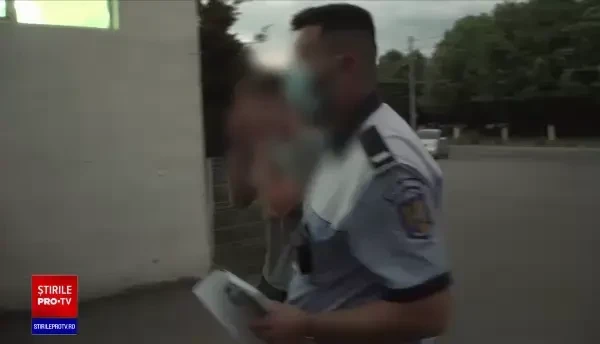 Un tânăr s-a aruncat dintr-o mașină pe Centura de Vest a Ploieștiului după ce consumase droguri. Șoferul: „E extraterestru”