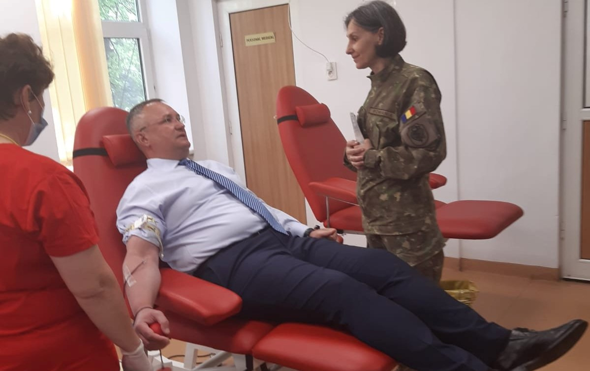 Premierul Ciucă a donat sânge: ”Este mare nevoie pentru cei aflați în suferință”