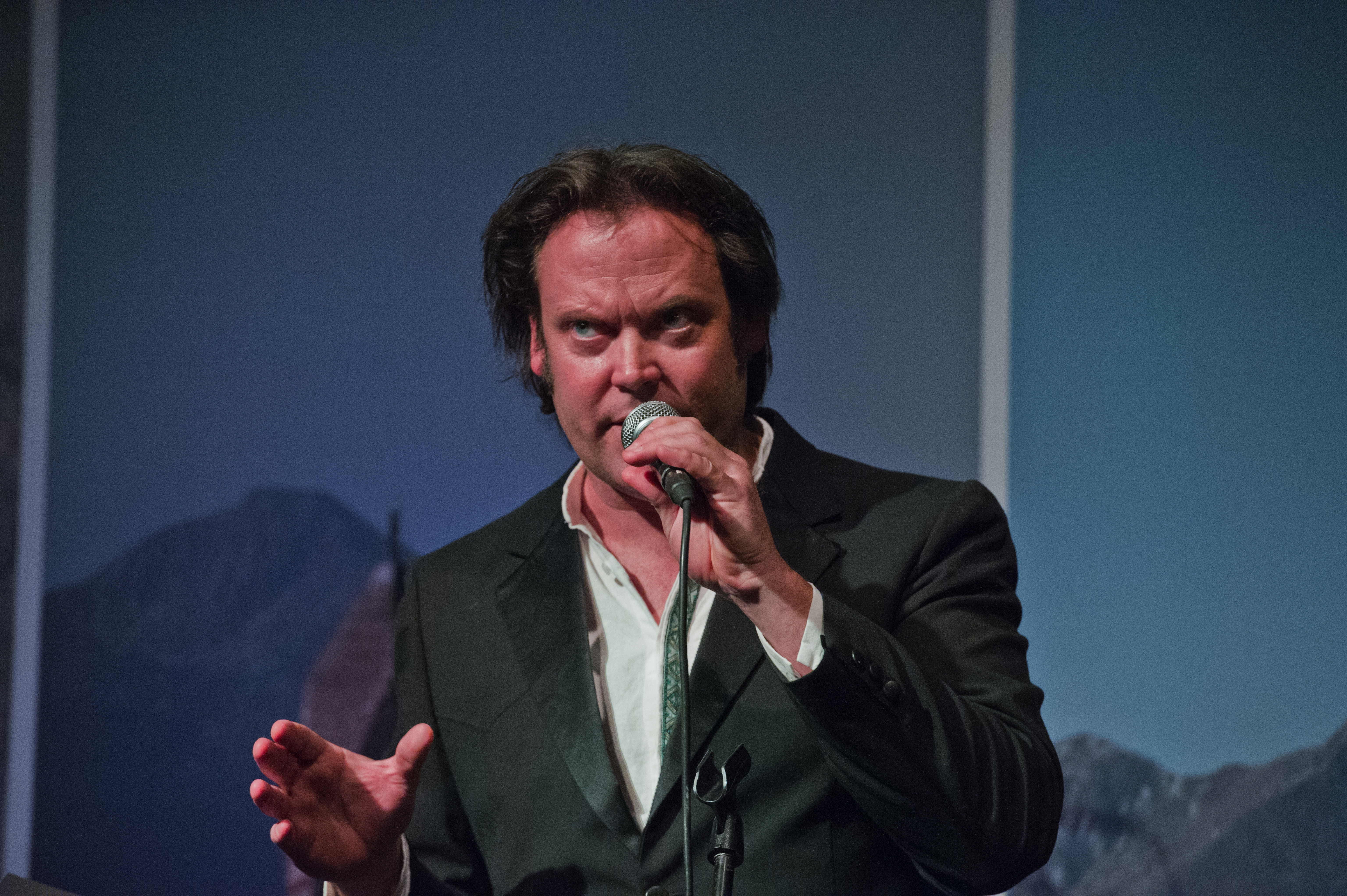 Jurnalistul Charlie Ottley le dă o şansă copiilor care i-au furat geanta în Timișoara