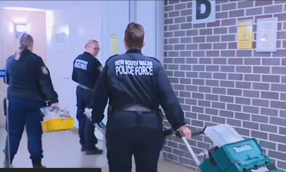 Descoperire misterioasă în Australia. Polițiștii au găsit cadavrele a două surori într-un apartament