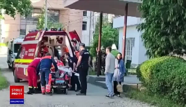 Studentul din Republica Moldova care a căzut de la etajul trei al unui cămin din Petroșani a decedat