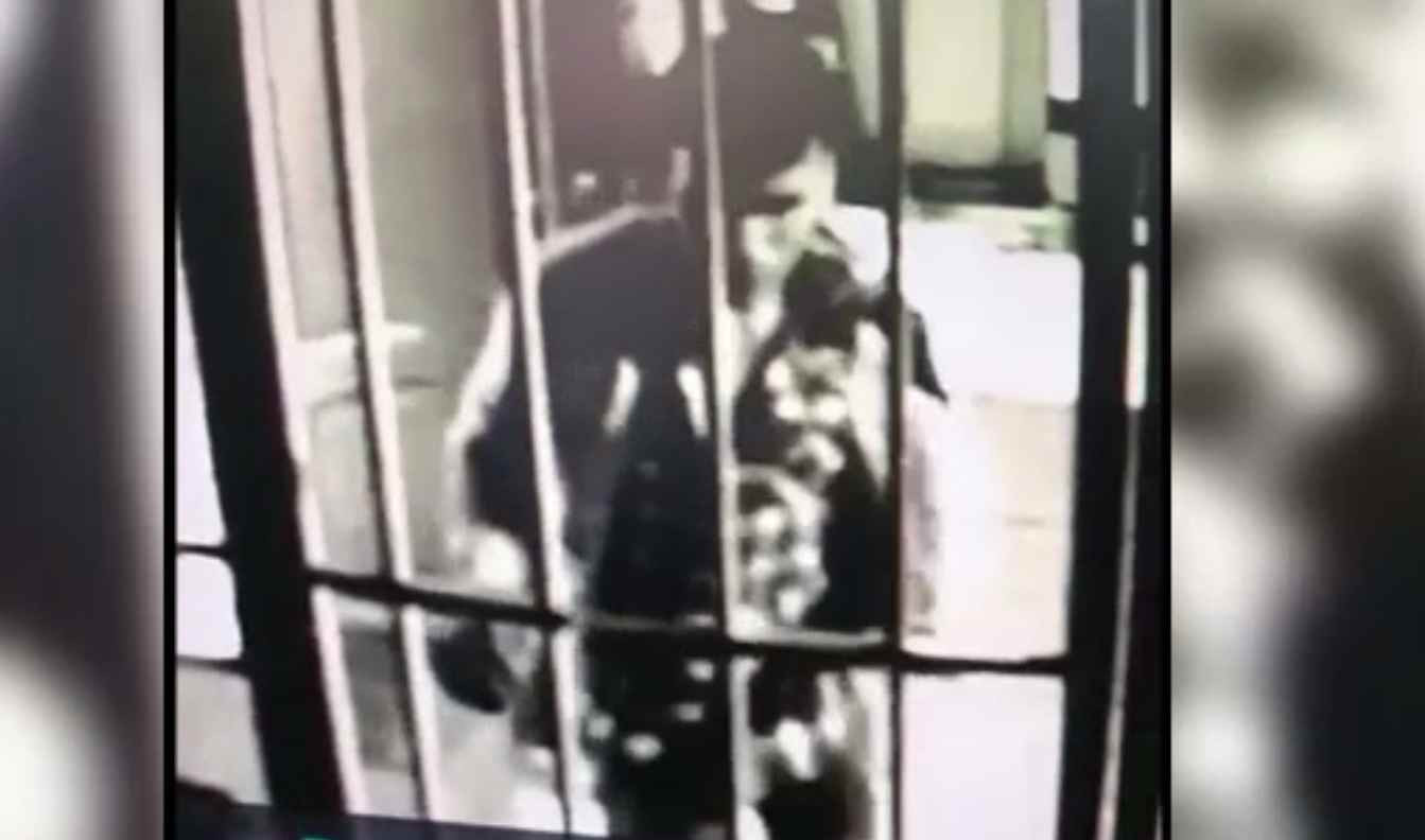 Un adolescent a prădat o agenție loto din Iași. A demonstrat aptitudini de acrobat și a furat și monedele de 50 de bani