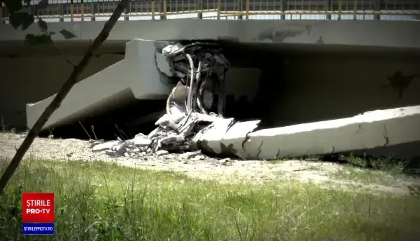 Imagini de la înălțime cu podul prăbușit. Președintele CJ Neamț, în 2021: „O lucrare complexă, s-a lucrat foarte bine”