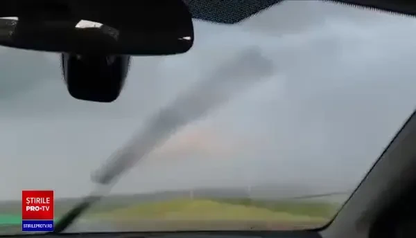 Furtunile au provocat inundații în mai multe localități. În Moldova au fost activate centrele antigrindină