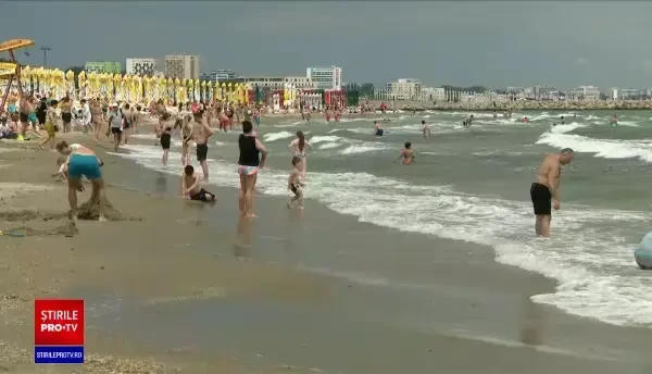 Cum au petrecut românii de Rusalii. Pe litoral, vizitatorii s-au bucurat de câteva reprize de soare