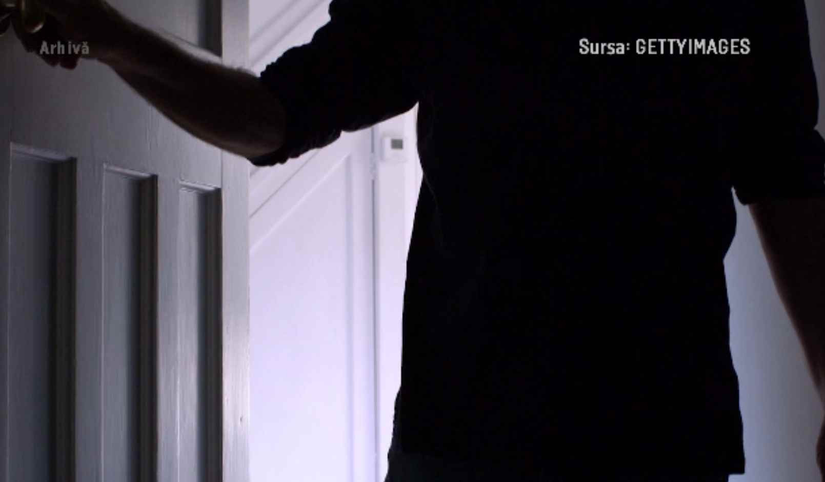 Copilă de 15 ani, violată de frați și agresată sexual de tată, timp de doi ani. Toți au primit mandat de arestare