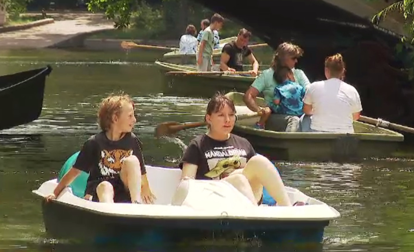 Parcurile și terasele din Capitală au devenit neîncăpătoare, de Rusalii