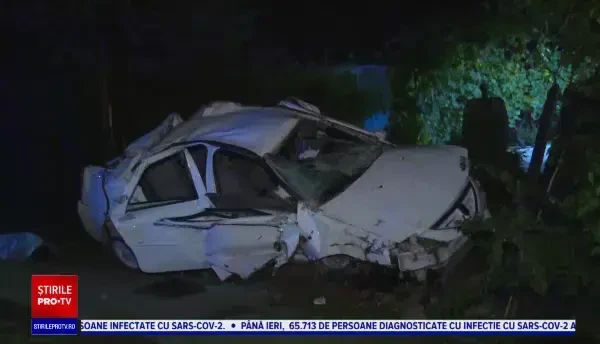 Un tânăr a murit după ce mașina lui s-a răsturnat într-o curbă periculoasă în județul Dâmbovița
