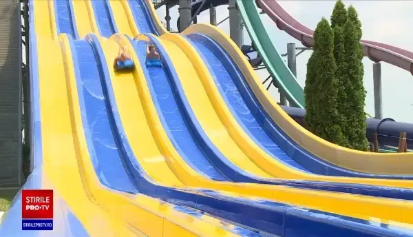 Au avut liber la distracție. Bucureștenii au luat cu asalt ștrandurile și piscinele