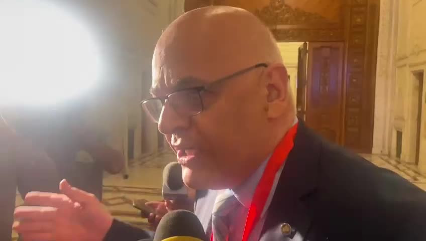 Raed Arafat, nervos pe presă, din cauza geamandurilor cu cruce: ”Care-i problema?”