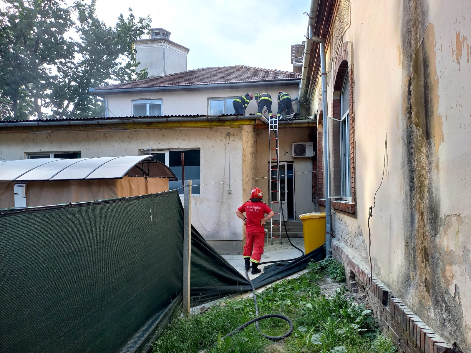 Incendiu la spitalul din Sighetu Marmației. Pompierii au intervenit cu mai multe echipaje