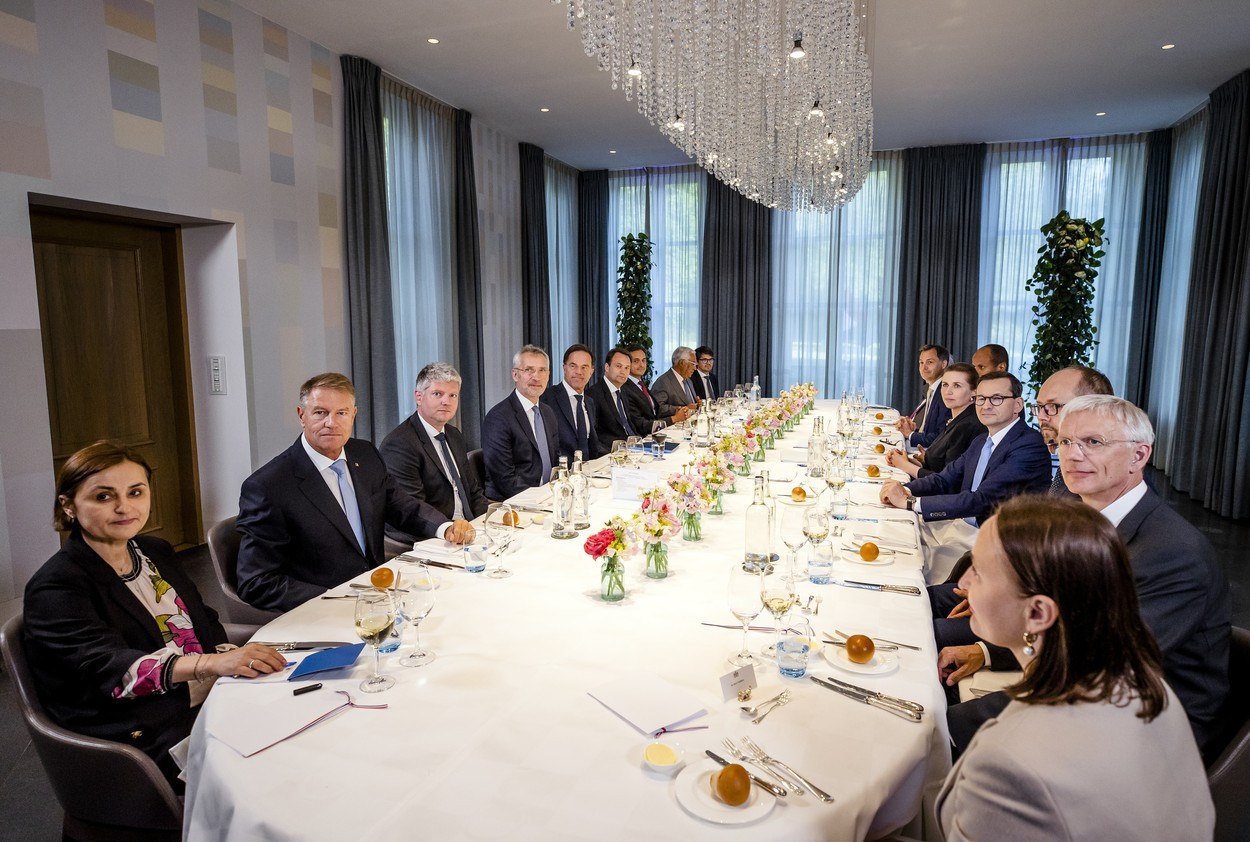 Iohannis, printre puținii lideri care nu au băut vin la cina de lucru de la reședința premierului Olandei