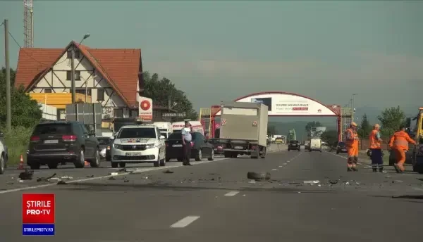 Accident cumplit în Prahova. Un tânăr de 21 de ani, aflat la volan, a izbit puternic un autoturism