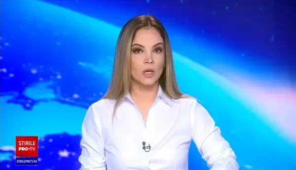 O mașină a luat foc în trafic, Târgu Jiu. Șoferul a reușit să se salveze