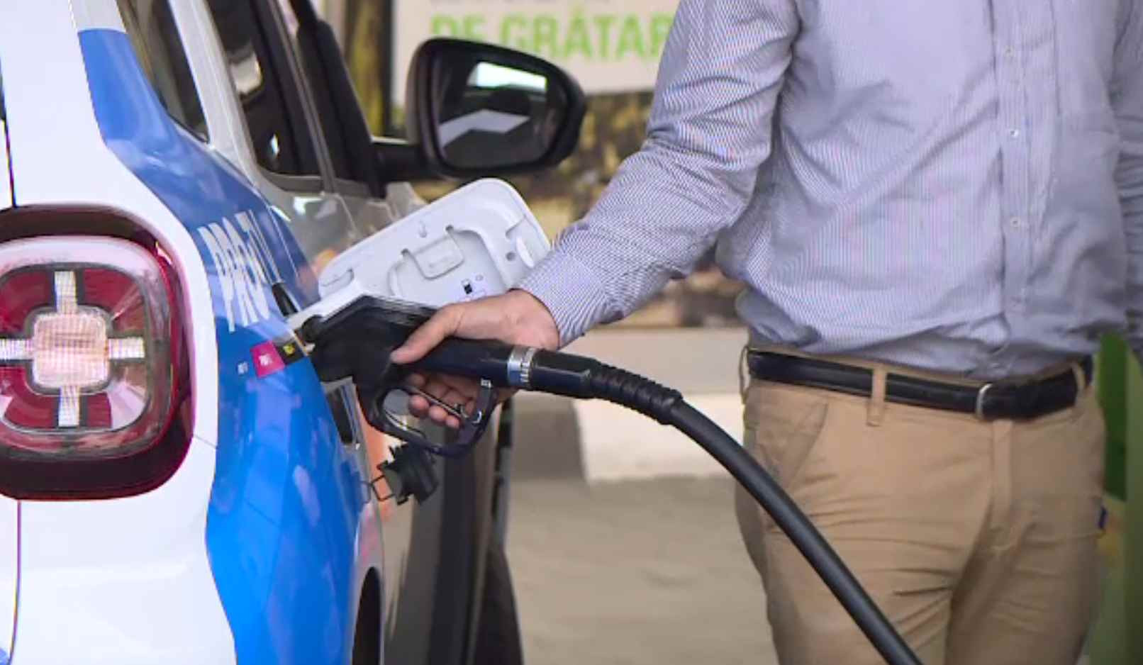 Guvernul va decide dacă va mai acorda subvenţia la carburanţi după 20 decembrie
