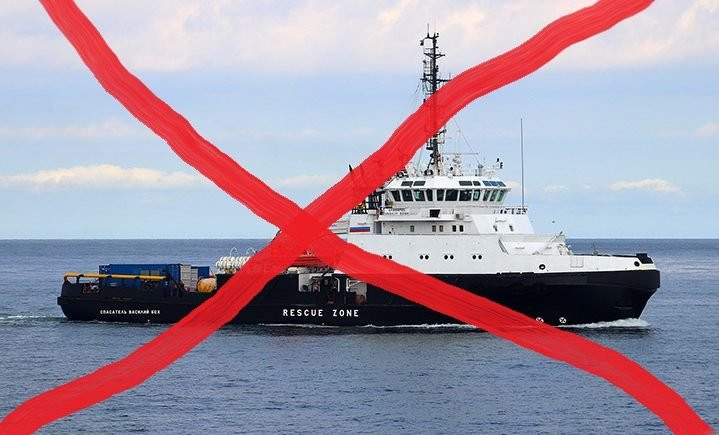 VIDEO O navă rusească a fost lovită de ucraineni în Marea Neagră. Vasul ducea arme pe Insula Șerpilor