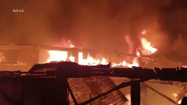 Trei femei, bunica, fiica și nepoata, au murit intoxicate cu fum. Casa le-a fost cuprinsă de flăcări