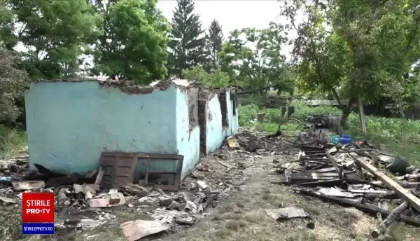 Trei femei, bunica, fiica și nepoata, au murit intoxicate cu fum. Casa le-a fost cuprinsă de flăcări