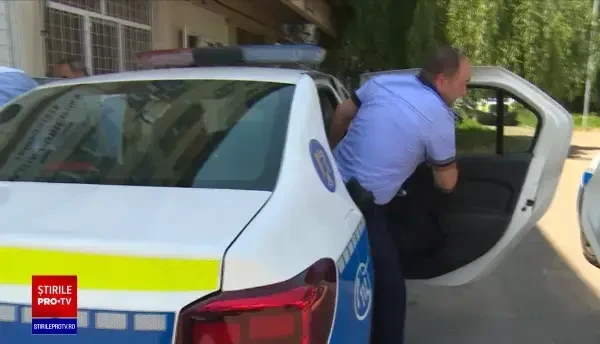 Tânăr atacat cu bâtele și topoarele, pentru că a făcut avansuri unei fete. Agresorii au fost ridicați de poliție