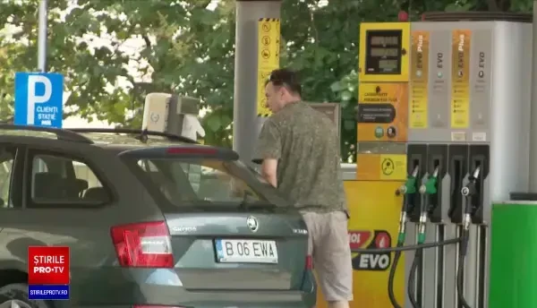 Românii plătesc la benzinărie aproape dublu față de anul trecut. Ce măsuri adoptă Guvernul