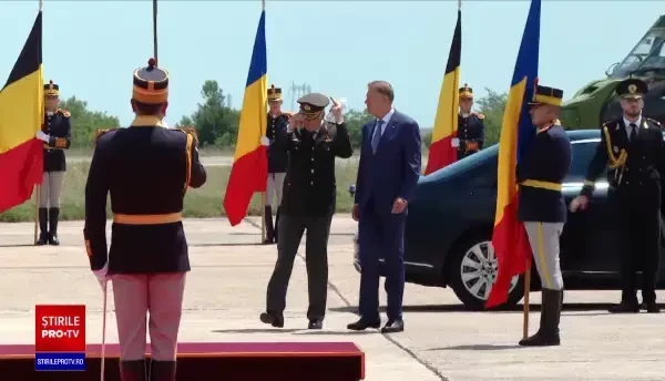 Regele Philippe al Belgiei a vorbit o oră cu președintele Iohannis. A urmat masa la cantină, cu soldații