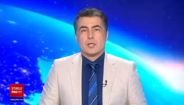 Imagini incredibile filmate în Vrancea. Un urs a fost surprins în vârful unui cireș