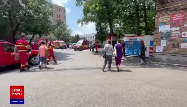 Incendiu la APACA. Etajul patru al clădirii a luat foc