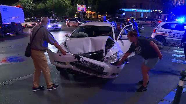O maşină electrică a pătruns neregulamentar în intersecție și a fost lovită de alta, în centrul Capitalei