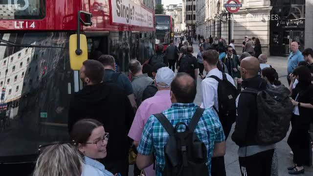 Greva din transporturile feroviare a dat peste cap deplasările a milioane de oameni din Anglia, Țara Galilor, și Scoția