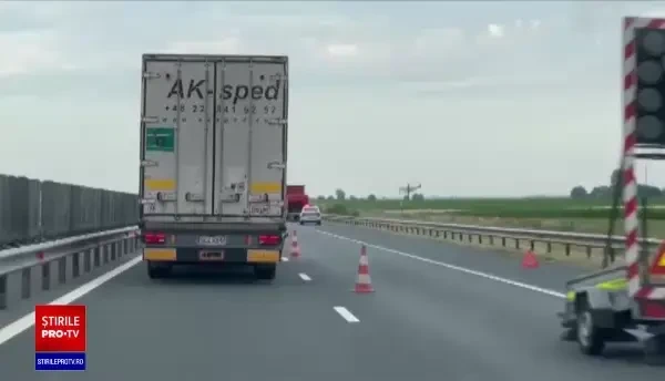 Accident violent pe A1. Un microbuz de marfă a intrat în plin într-un tir