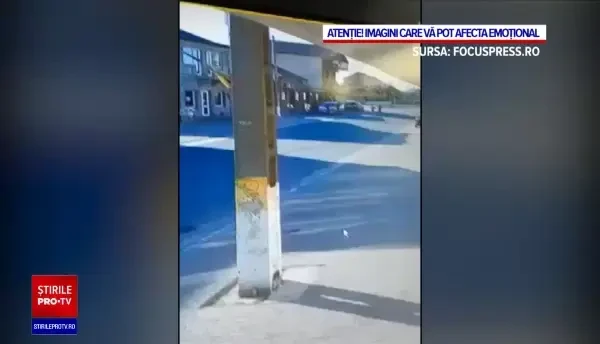 Momentul în care un bărbat este lovit mortal de un rival dintr-o grupare de ”samsari de legume”